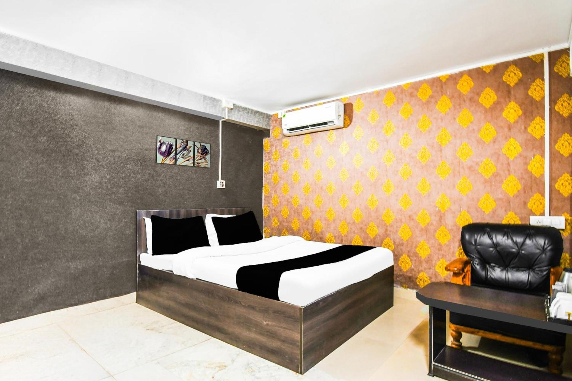 Super Hotel O Champasari Siliguri Formerly Four Fox Suits Panchanai Екстер'єр фото