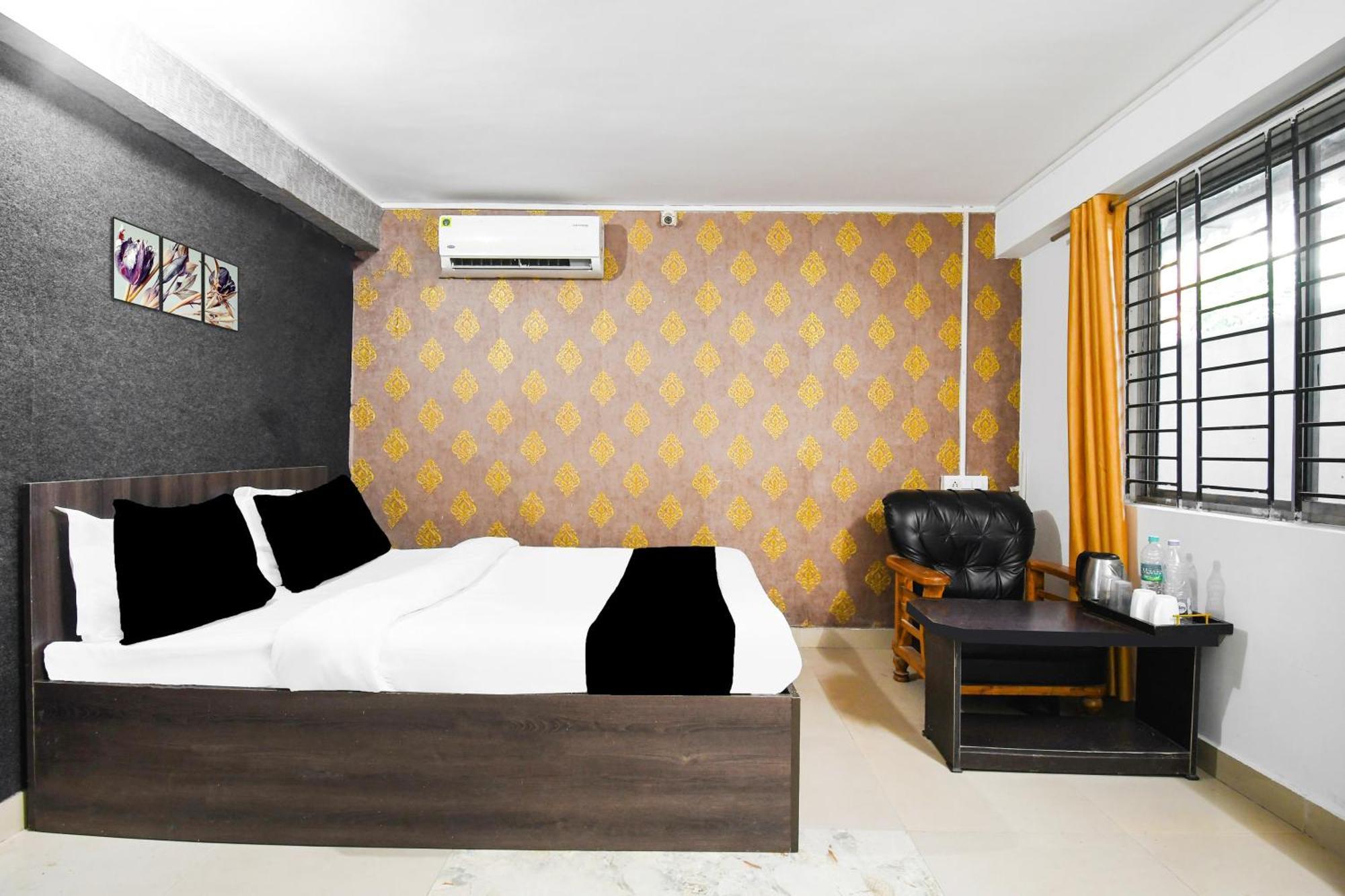 Super Hotel O Champasari Siliguri Formerly Four Fox Suits Panchanai Екстер'єр фото